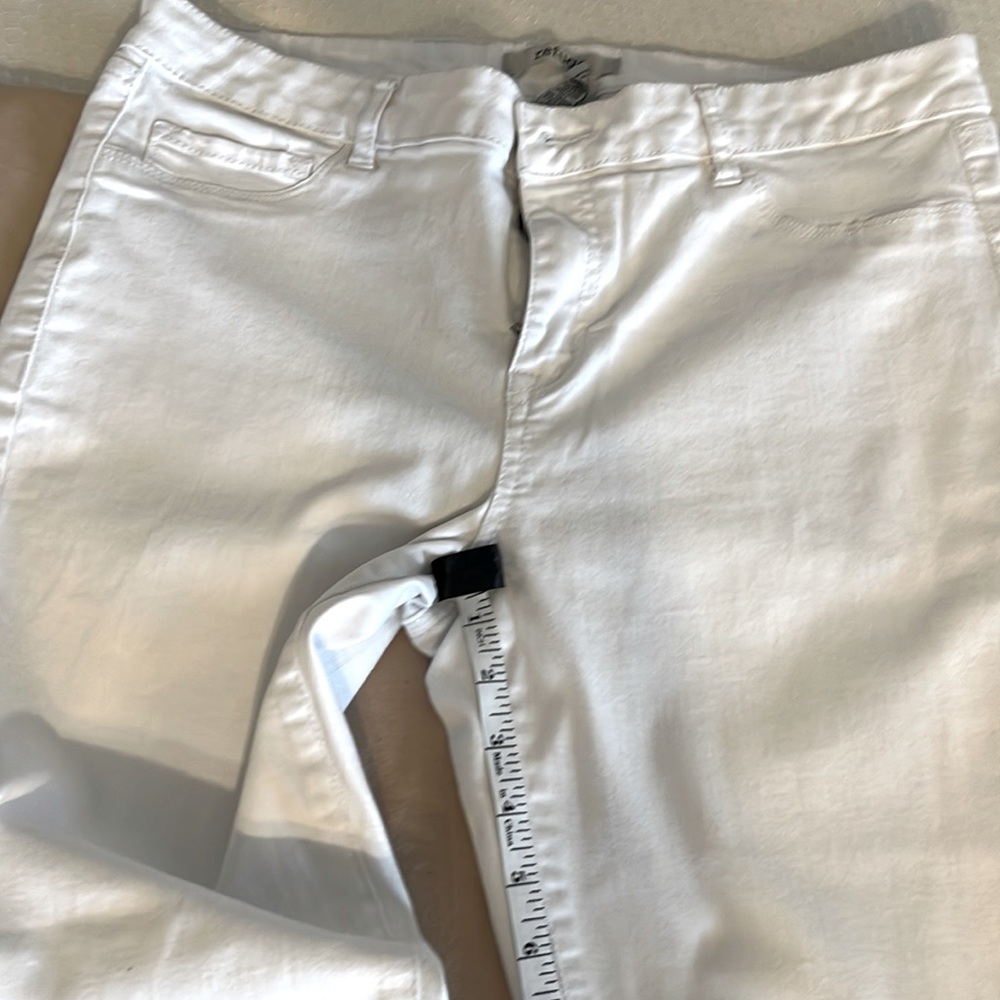 Women’s white jeans